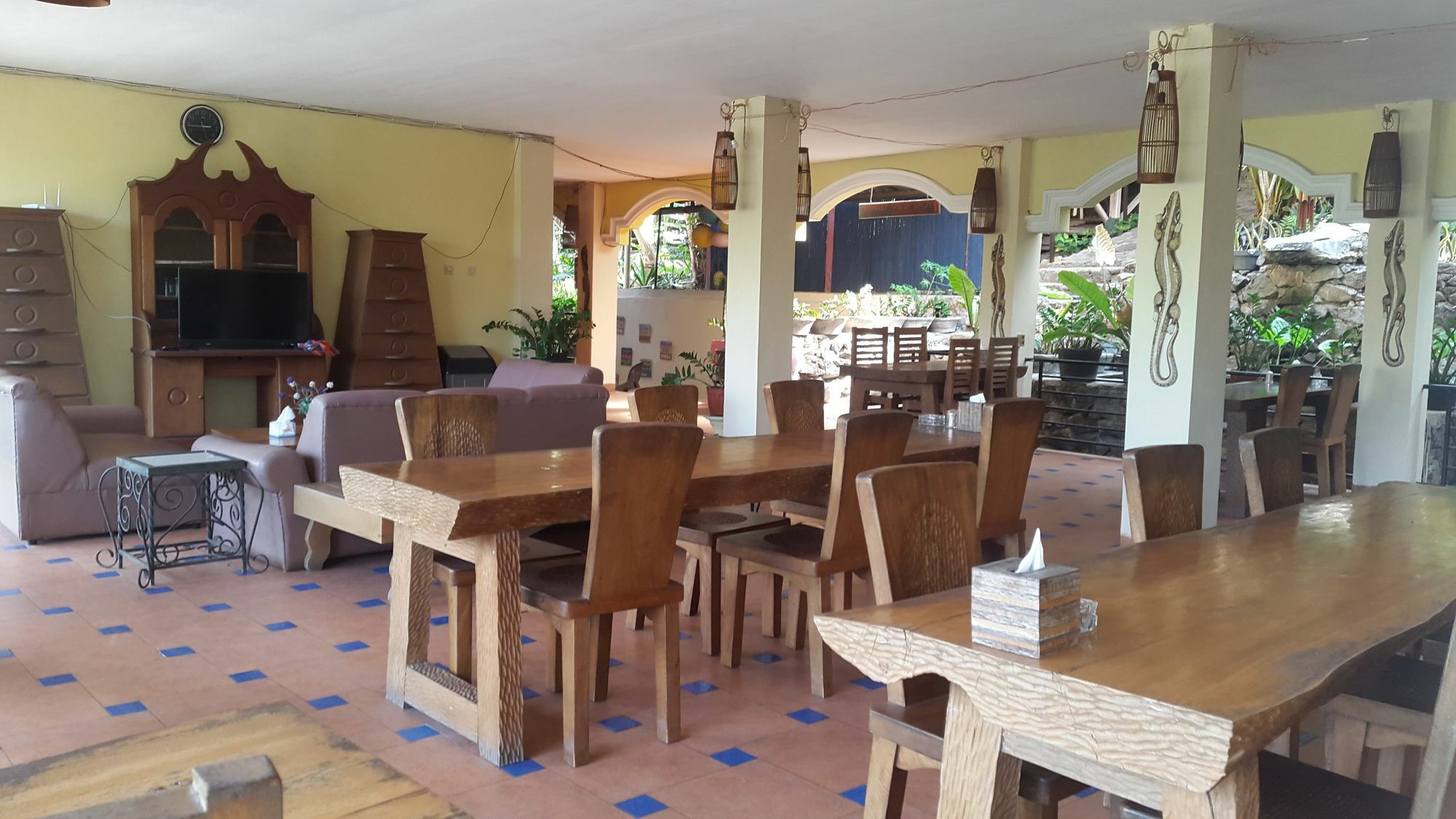 Centro Bajo Hotel & Resto Labuan Bajo Esterno foto