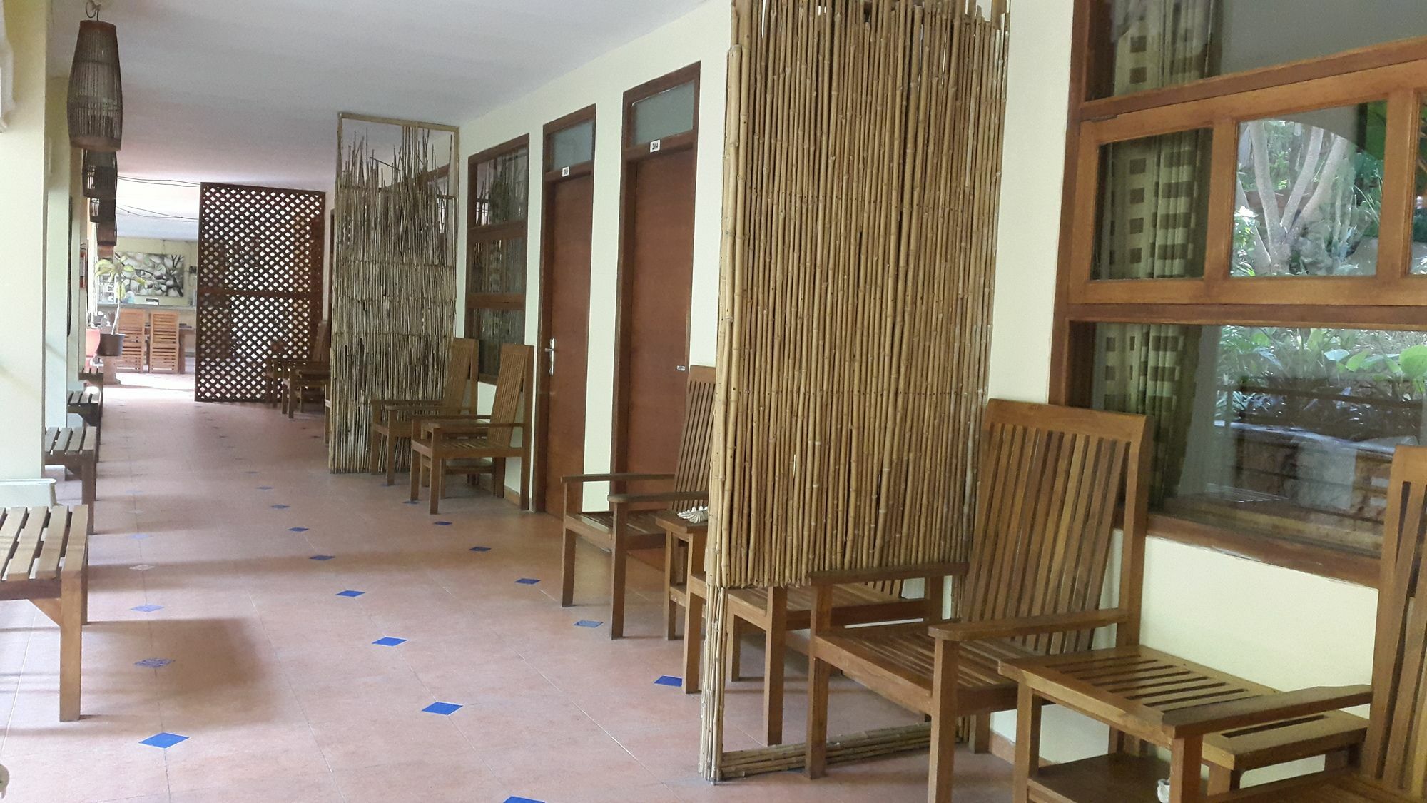Centro Bajo Hotel & Resto Labuan Bajo Esterno foto